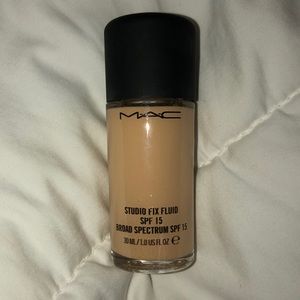 MAC Studio Fix Fluid SPF 15
